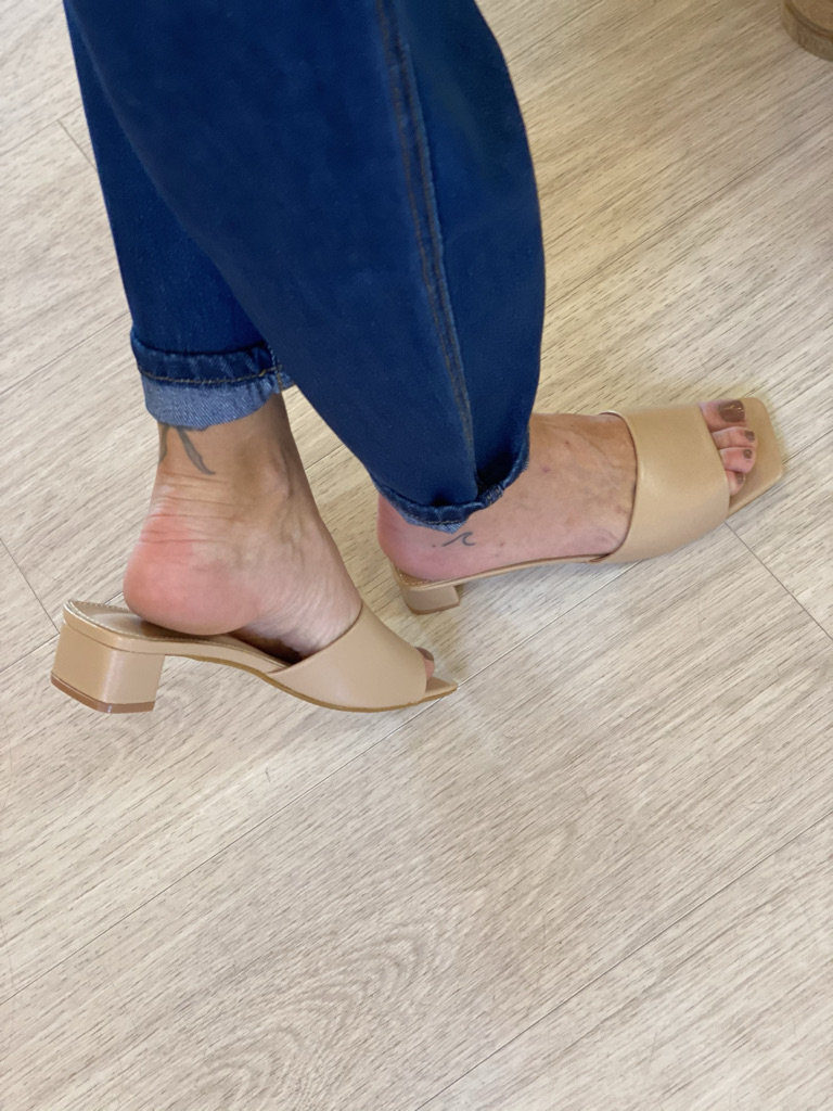 Mules noires à petit talon